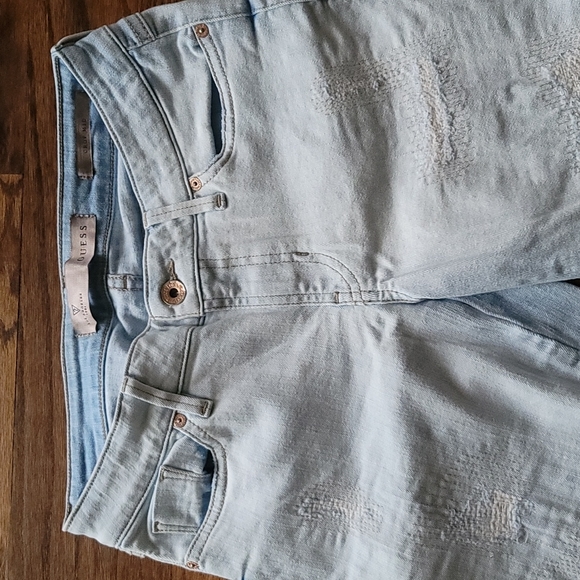 Guess light washed capris - Picture 3 of 8